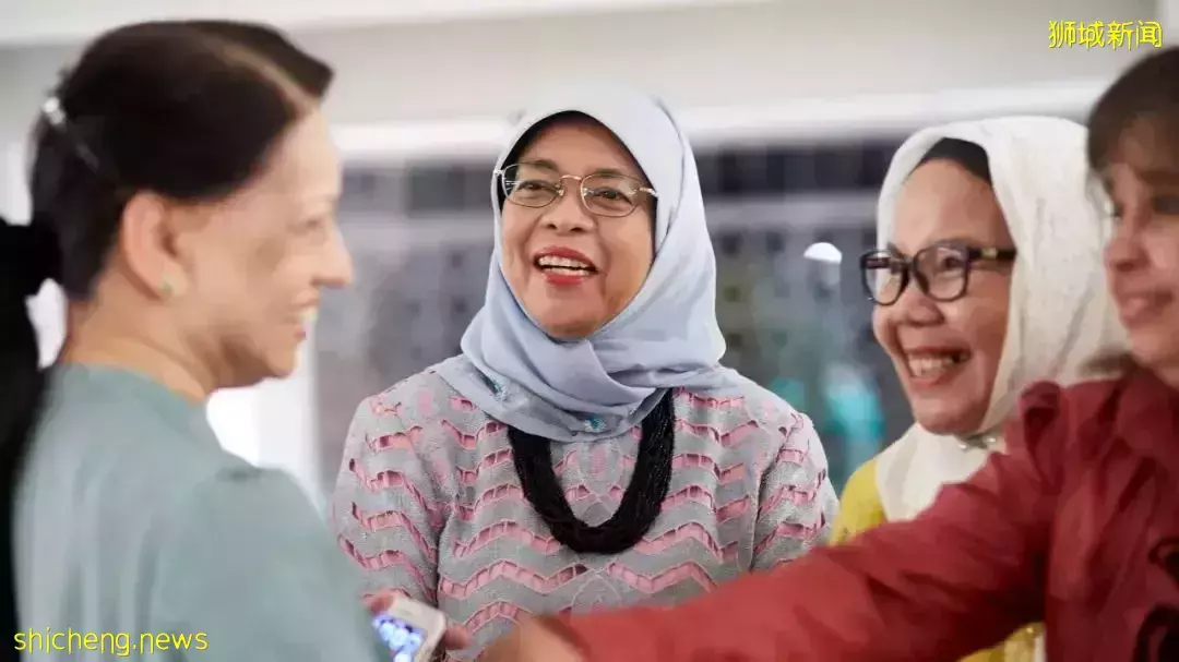 與NUS校友,總統 Halimah Yacob 一起慶祝新加坡女性年