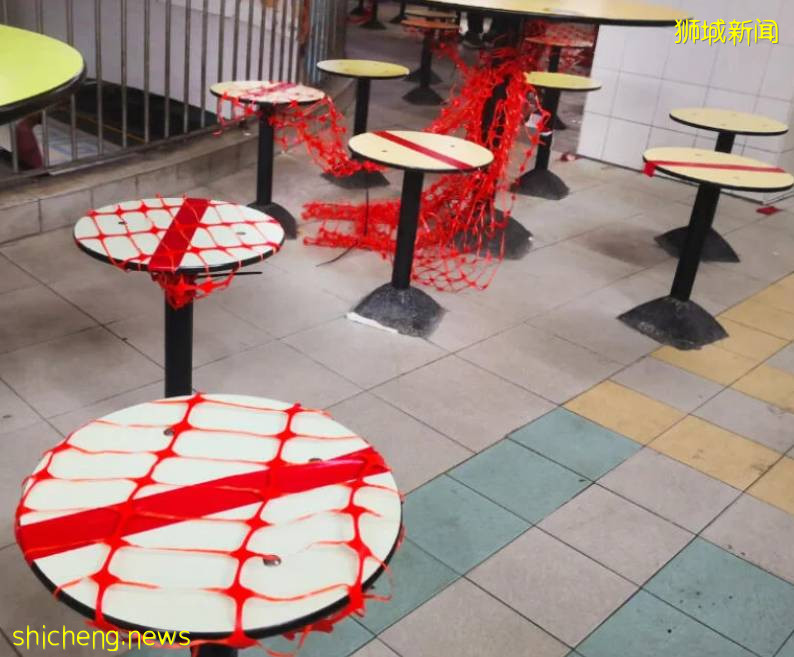 小心!有老人因小贩中心座位上的安全网而绊倒