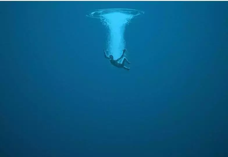 新加坡33歲女子墜樓身亡，網傳疫情失業精神崩潰