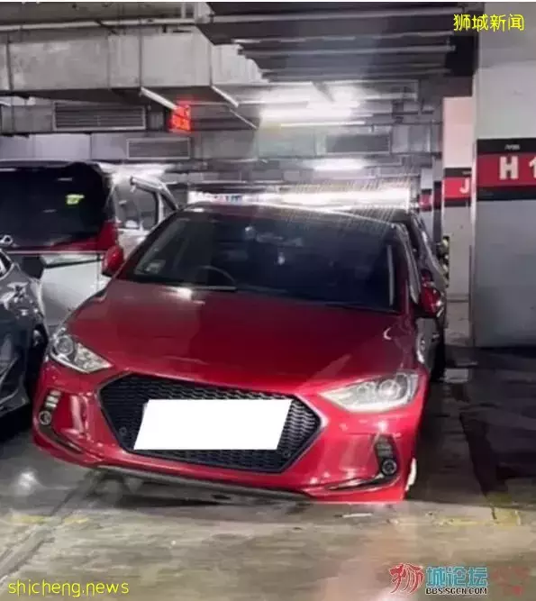 新加坡小哥在马来西亚停车购物,结果汽车轮胎被顺走
