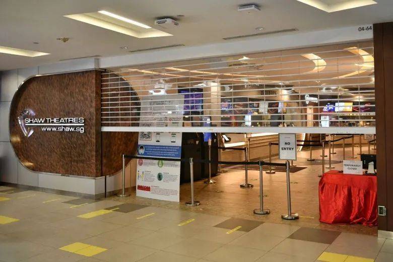 噩梦成真!新加坡食阁的巨型吊扇掉下来砸伤了人,血流不止