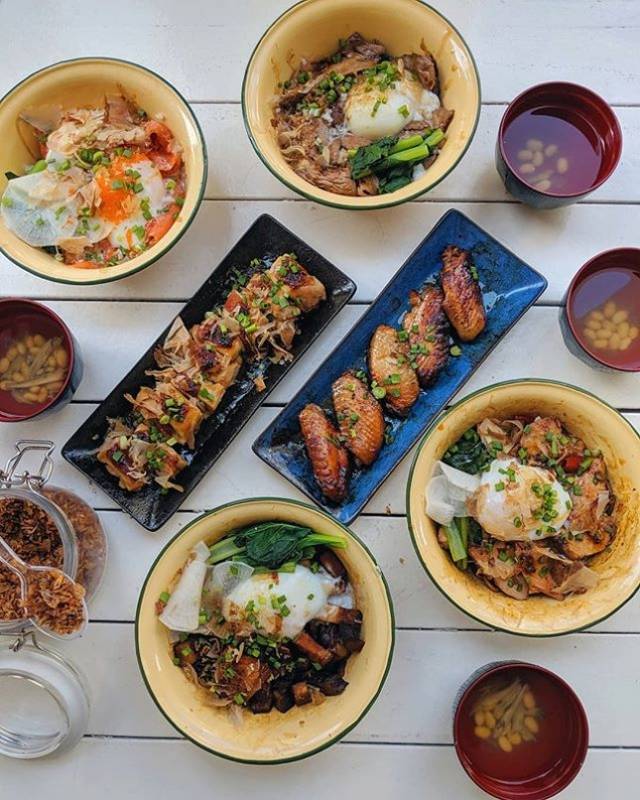 新加坡最好吃的鹵肉飯!!帶上你的味蕾假裝去台灣!!超正宗&創新鹵肉飯全覆蓋