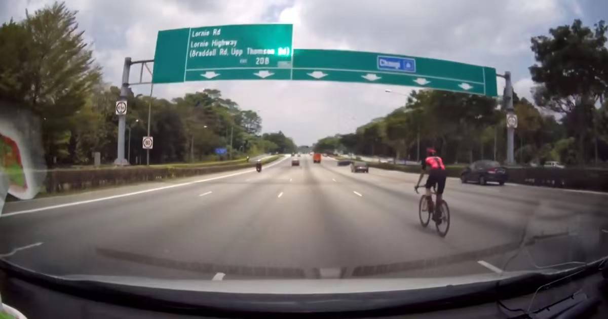 有人潇洒的在高速路上骑自行车，难道是google导航他们走的？