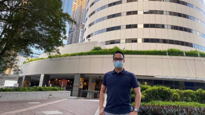 年轻爸爸因疫被裁 不懈申请400份工终获聘