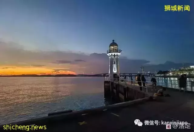 在新加坡看落霞云归，远眺柔佛海峡灯塔复明