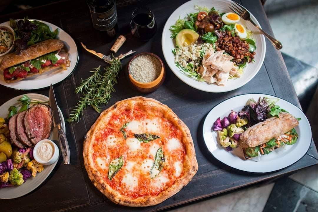 東南亞首店在KINEX Mall⛳800° Woodfired Kitchen：手工餅皮、自選醬汁佐料，NBA籃球巨星同款美食Get✅