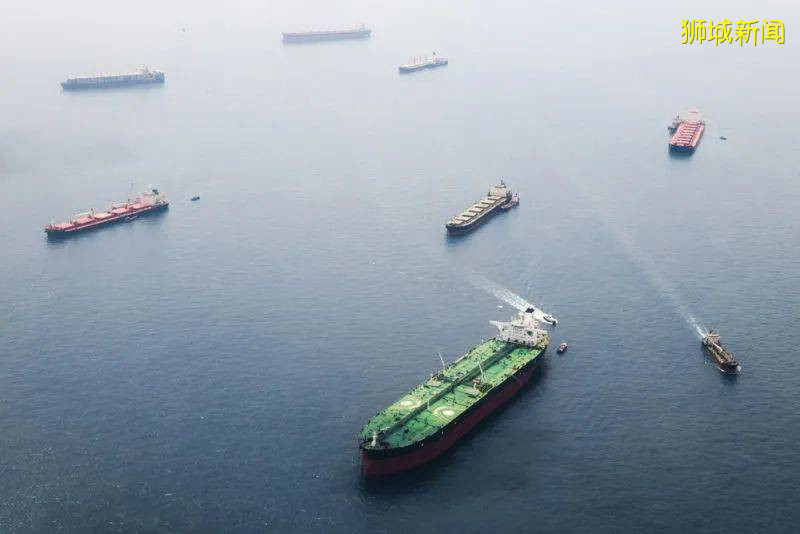 新加坡偶尔也有货船运载硝酸铵进出港口，是如何操作的