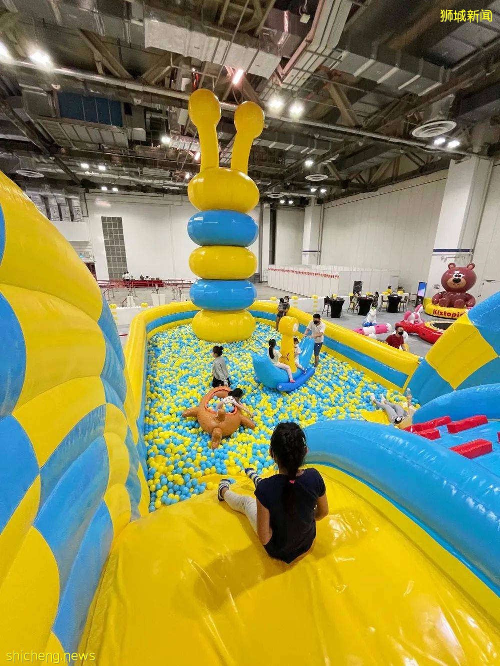 室内大型充气城堡嘉年华闪现滨海湾金沙!一波遛娃走起来