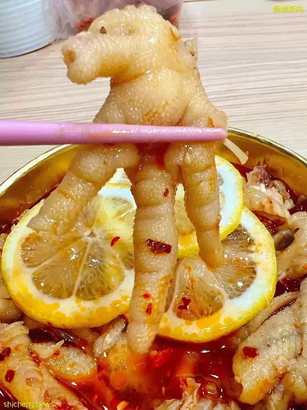 新加坡牛车水首家无骨鸡爪,下午5点就卖完了,是有多好吃