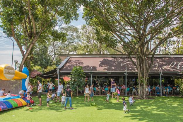 新加坡30多間孩子喜歡的餐廳，自帶免費遊樂場！樹屋、蹦床、攀岩、秋千都有（上）