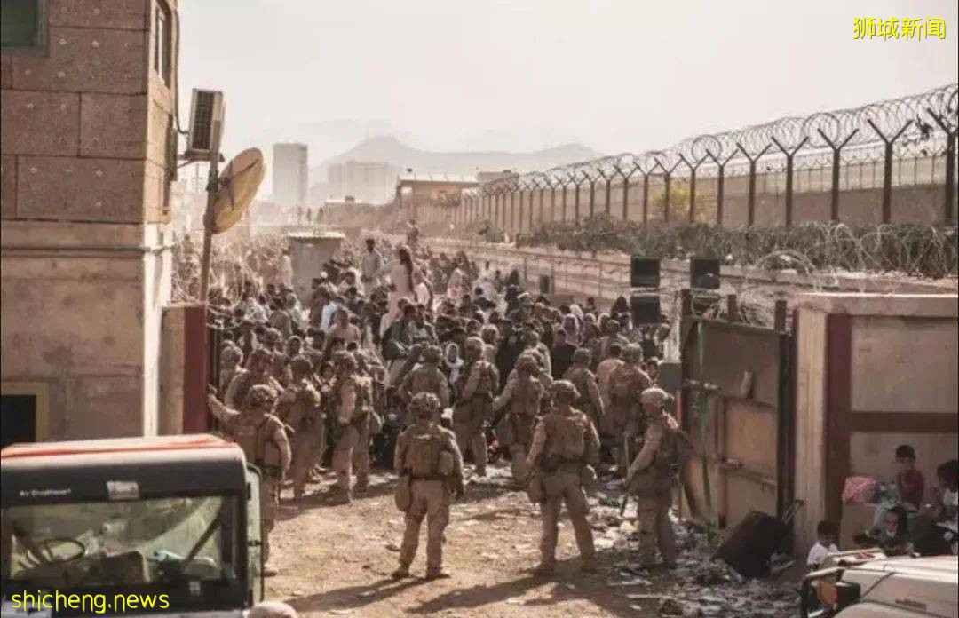 阿富汗机场2次爆炸、72人死亡！新加坡已紧急派出运输机协助撤离