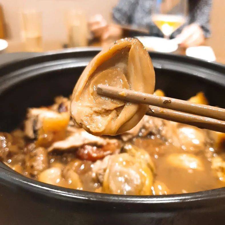 甘牌燒味聯手潮州發記首創新年盆菜和金鴨