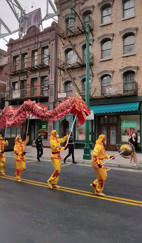 過年必玩!海洋館尋金元寶,環球影城12生肖小黃人激萌拜年