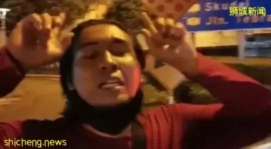 “他跪在新柔长堤上哭了”,新加坡和新山油价暴涨,只能骑车回家