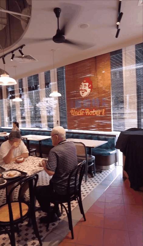 一站吃遍古早海南味:报纸咖喱饭,香酥烤猪排,招牌羊肉煲!人均$15吃到撑