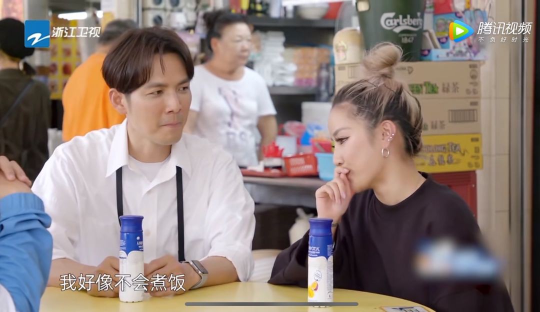 新加坡性感网红带钟汉良、郭麒麟打卡知名美食～