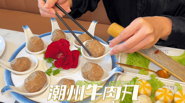 一邊K歌一邊涮火鍋，純正潮汕火鍋來了！5月份到店用餐即可享有：免費湯底+小龍蝦🤩 私人包廂備有K歌設施