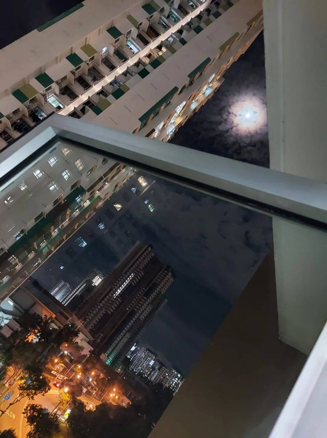 太美！新加坡驚現奇異彩虹月！全島人搶拍