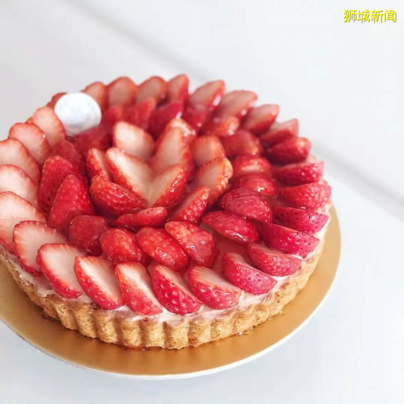 讓獅城壓抑的生活中,添上草莓的的色彩