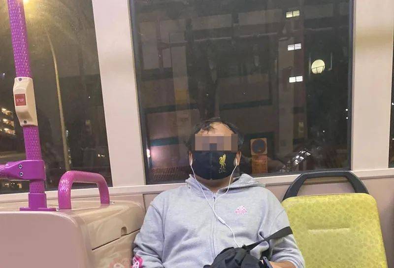 遇三美女搭巴士 色男当众猥亵