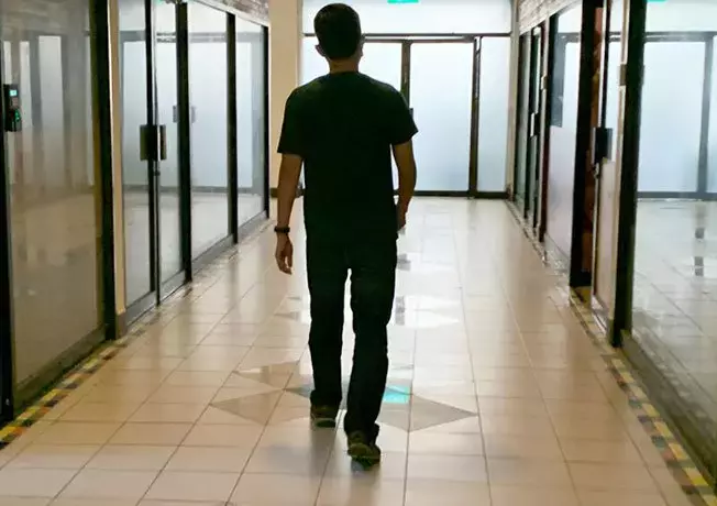 按摩女受訪自揭 付萬元中介費 再怕也要賺