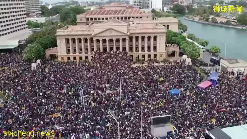 斯裏蘭卡總統搭軍機出逃後，抵達新加坡