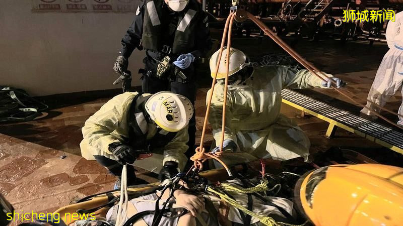 民防部队于凌晨救出疑似中风船员