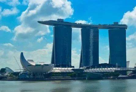 新加坡是如何崛起的