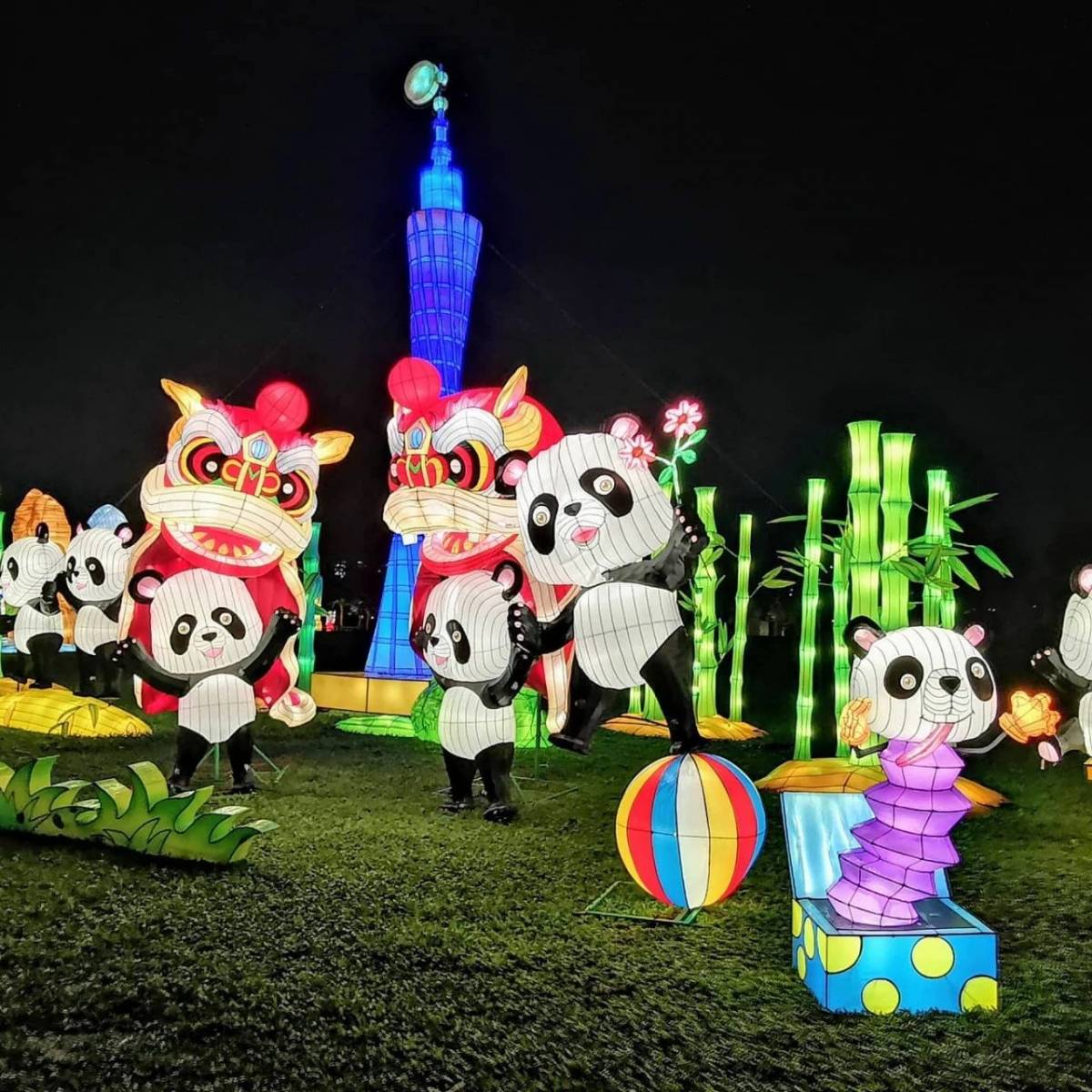 【周末去哪玩】聖誕仙境，植物園世界之樹，聖淘沙海灘HelloKitty，閃耀星光燈光秀，等等等等