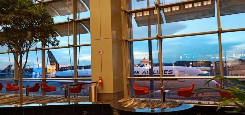 实拍!樟宜机场变样了~ 新航半年净亏损34亿新币