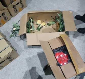 漏税总额达70万!移民局查获7500条香烟 扣留三男子