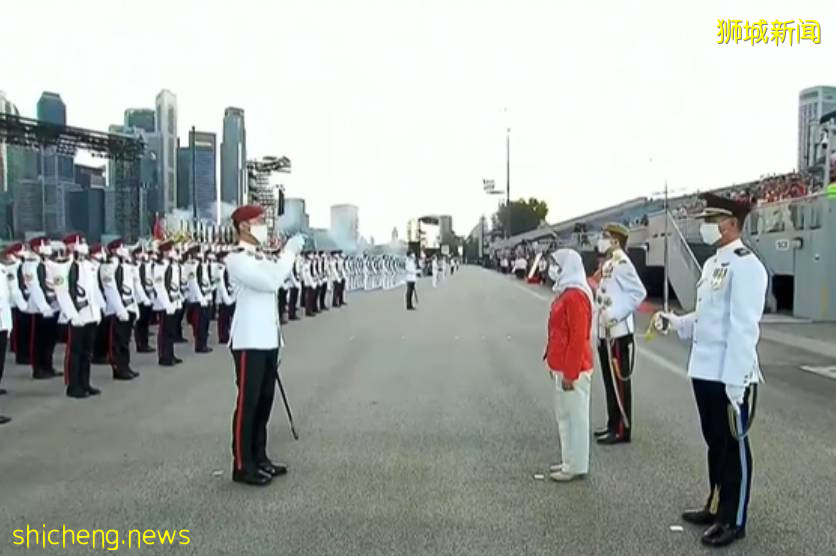 新加坡国庆烟花燃爆夜空！空军战机出动、精锐伞兵空降，举国同欢共庆