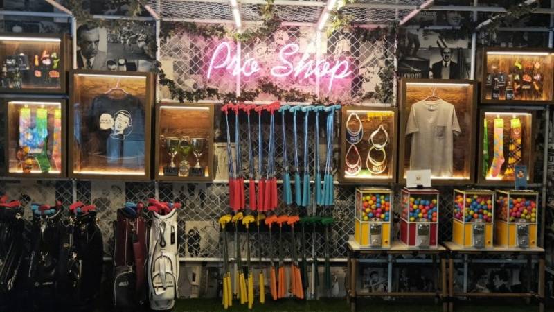 新加坡花式玩法⛳️Holey Moley 逼格爆棚的迷你高尔夫球酒吧!球场、酒吧、餐厅合为一体