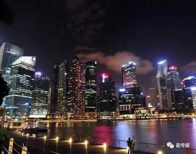 新加坡人家裏幾乎不做飯,沒時間沒條件,小販中心物美價廉還可靠