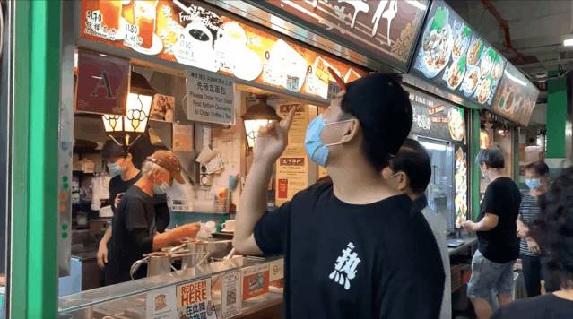 實拍探店！小夥兒在新加坡牛車水壕吃8種神秘美食，竟然