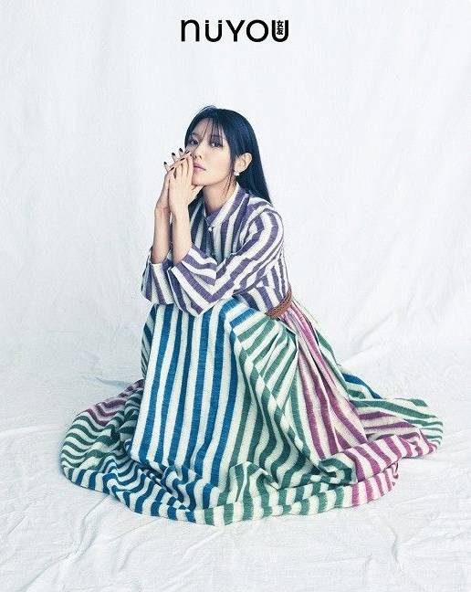 韩国女艺人崔秀英拍新加坡杂志封面写真,风格大气受好评