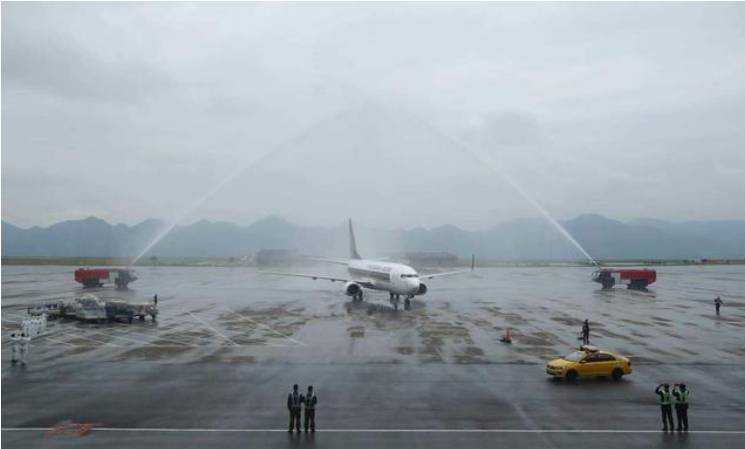 “3.8”女王节！中国重庆直飞新加坡，首航飞机接受航空最高礼仪