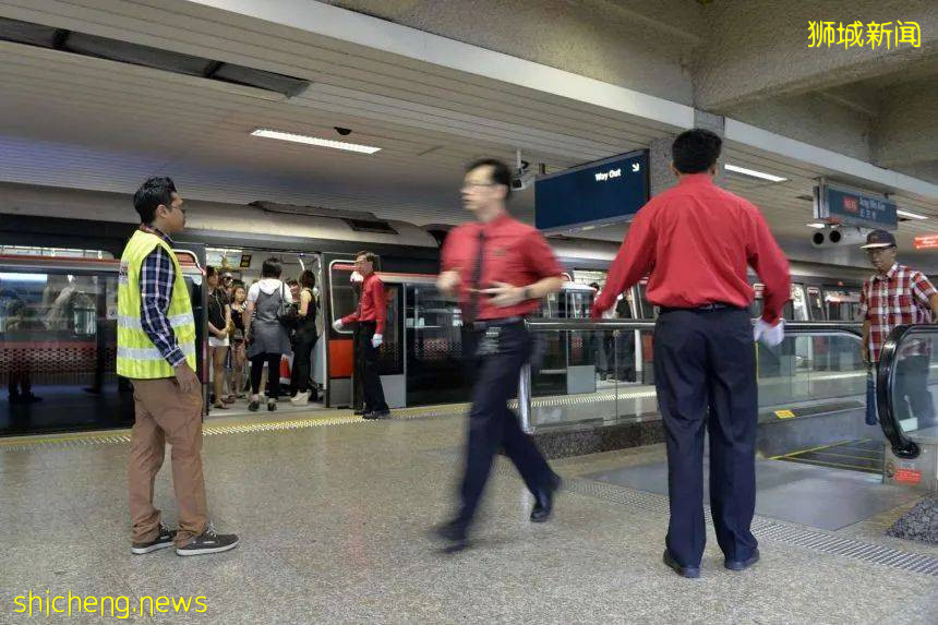 視頻瘋傳！新加坡地鐵突發罕見暴力鬥毆，男子遭拳打腳踢