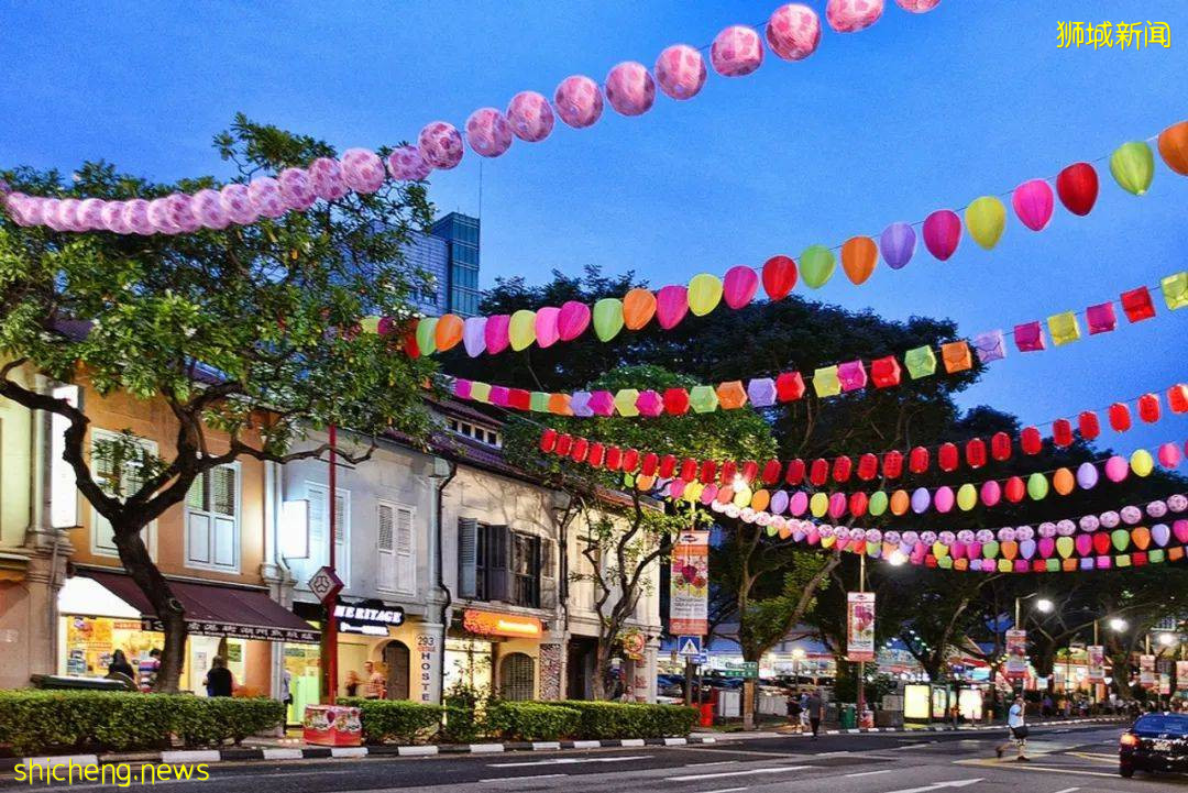 昨晚，新加坡牛车水中秋亮灯！“嫦娥好看得像整过容……”