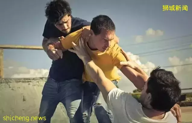 震惊!这名学生在新加坡被狂砍6刀,缝了几十针!警方高层:芽笼是潜在火药桶