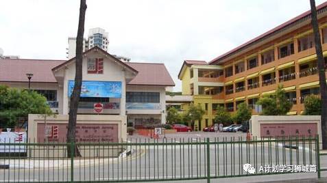 7月26日，新加坡疫情：新增135起，其中本土129起，輸入6起；又有四所學校有職員或學生確診