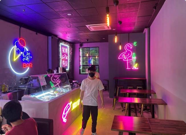 豬朋狗友咖啡廳 後港新咖啡廳 成爲新打卡地點!冰淇淋，啤酒，華夫餅