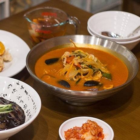 來Itaewon Jjajang嗦面！🍜炸醬面+海鮮面+糖醋肉，將韓劇裏的中華料理搬進現實