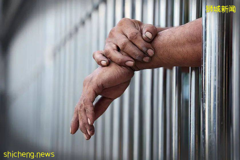 可怕！這個中國男子追求不成、反掐新加坡女室友的脖子