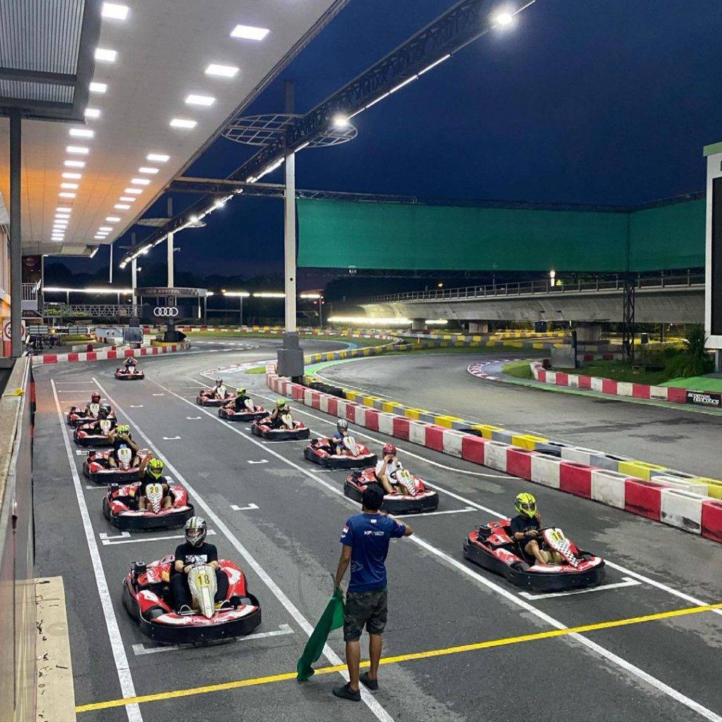 全島首創！新加坡首座室內卡丁車賽道🏎️ 4月2日正式對外開放，地點就在聖淘沙名勝世界