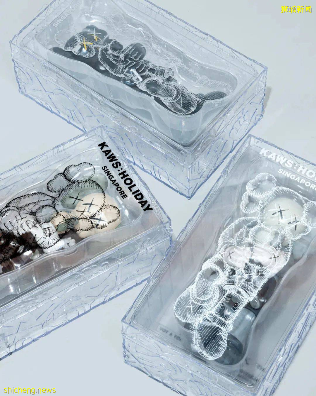 《KAWS: HOLIDAY》11月正式登陸新加坡！42米濱海灣浮動舞台巨型擁抱雕塑&獅城獨家收藏品，讓你大飽眼福