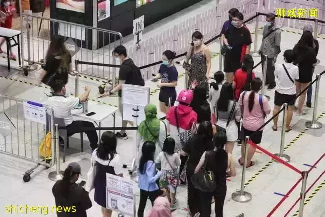 新加坡公交车上,这两人竟摘下口罩打架!越来越多人不敢出门