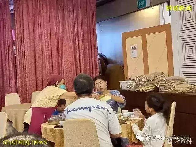 在新加坡"美食四大天王"红星酒家吃早茶,人气不减当年