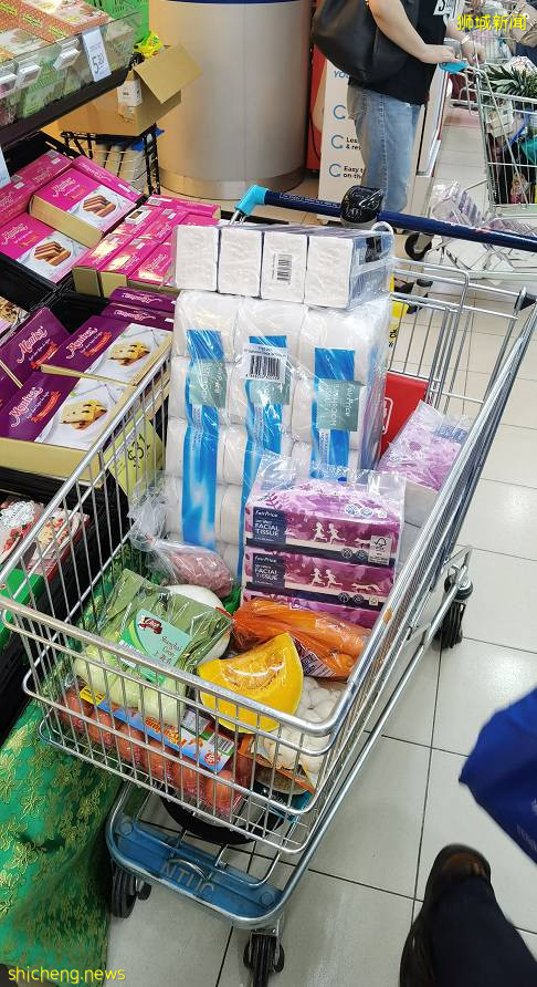 新加坡部分超市又被瘋搶！部長發聲讓穩住