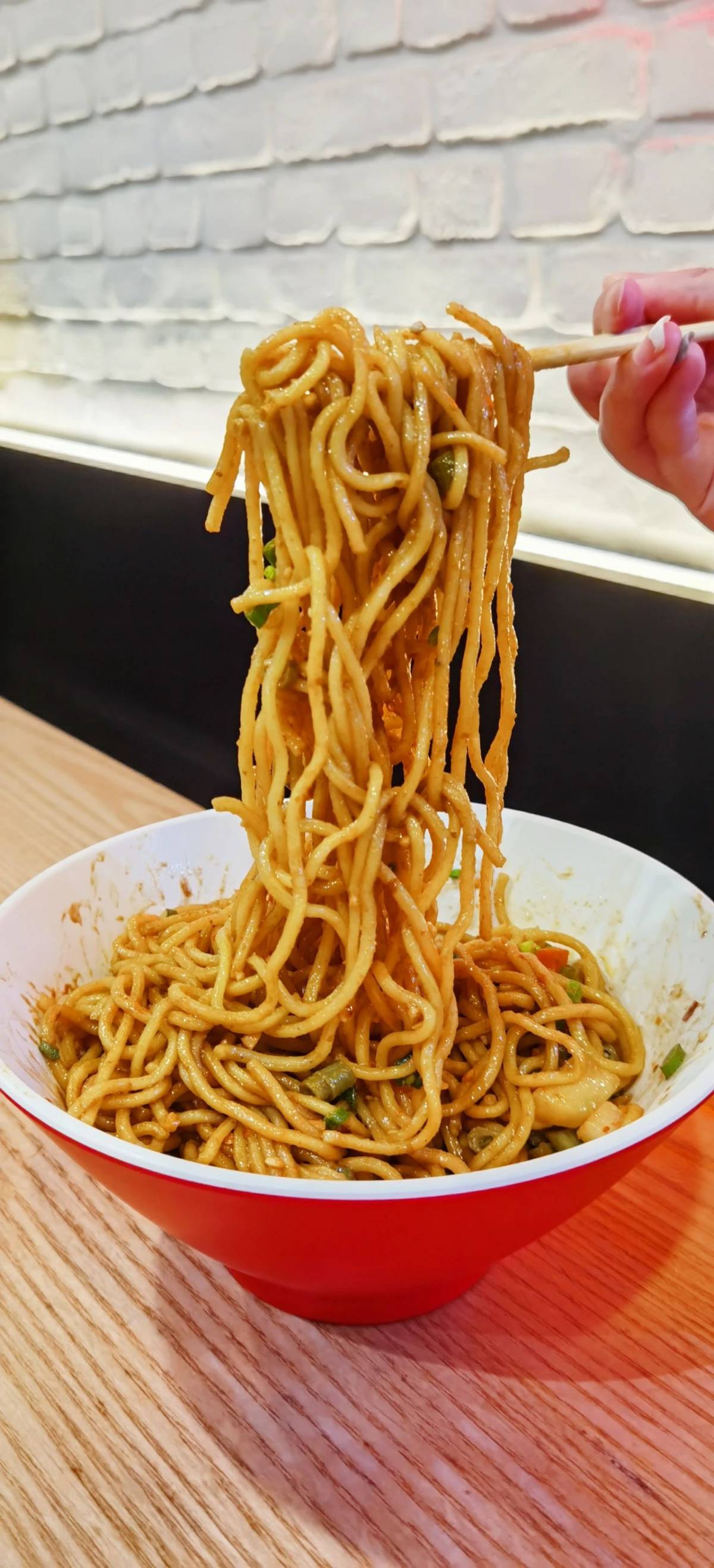 武汉热干面、新疆风味烤串来新加坡了！吃面撸串仅9.9新币，手慢无